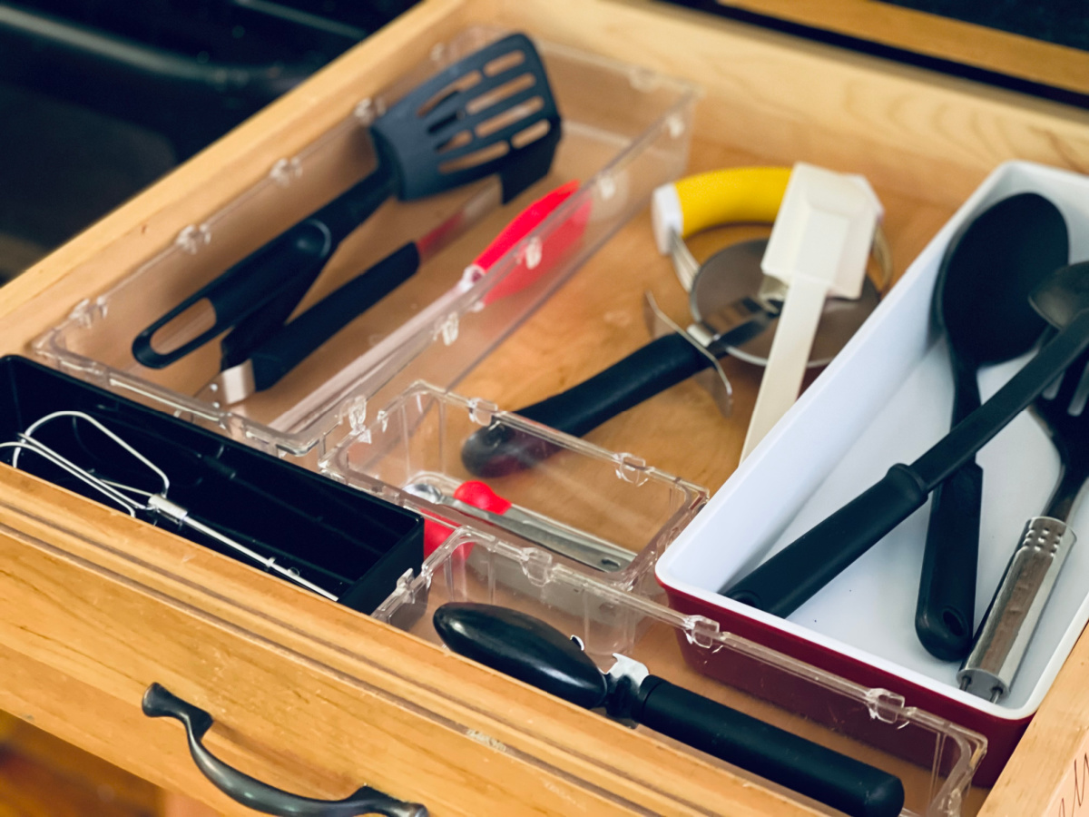 Image showcasing ミニマリストな「オープンコンセプト」建築における鋼製固定窓の台頭。— 上海潘鋼建設有限公司