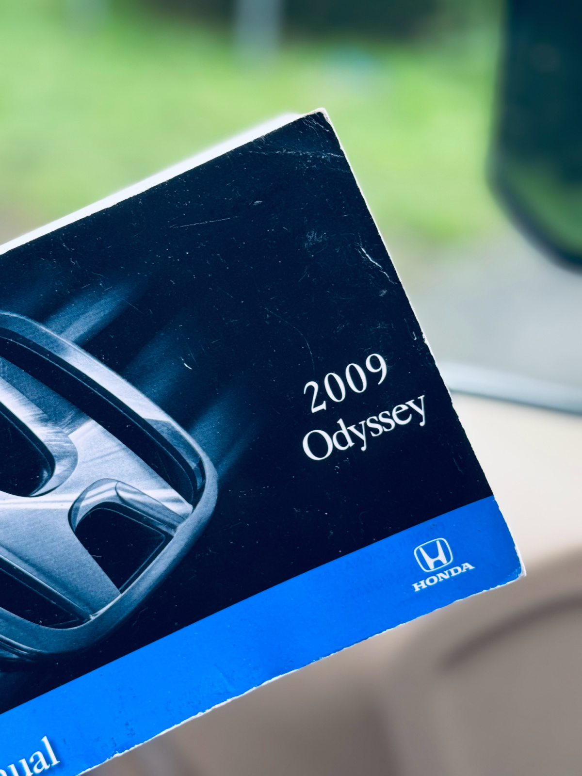 Honda Odyssey 2009 car manual in focus.