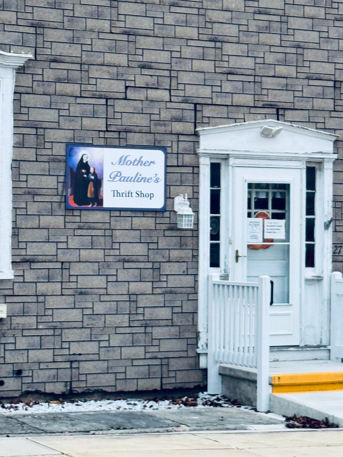 thrift store sign in focus.