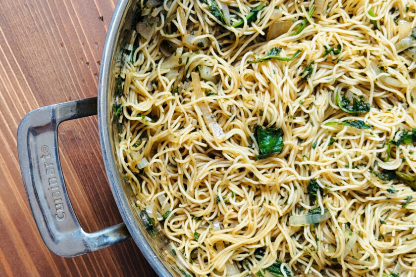 finished easy veggie lo mein in skillet.